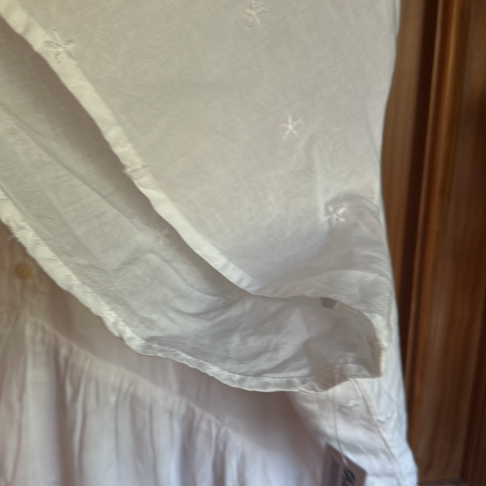 Old Navy White Ruffled dress with lace detail - Picture 5 of 10